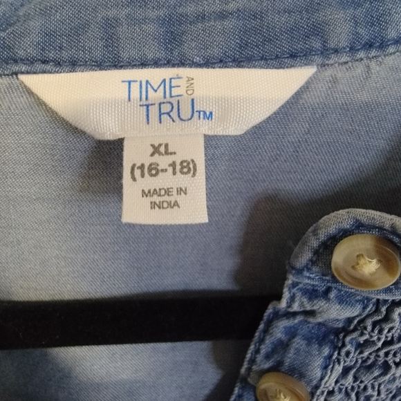 Time and Tru Light Blue Button Down Shirt - Picture 4 of 8